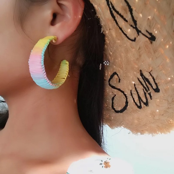 Colorful round earring - Picture 3 of 7